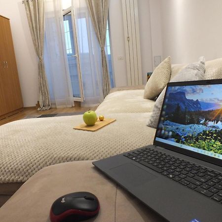 E&C Aparthotel Bucharest Mall, Unirii Area מראה חיצוני תמונה